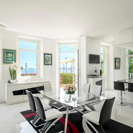 Ref 2146 - - Sea View For Rent *