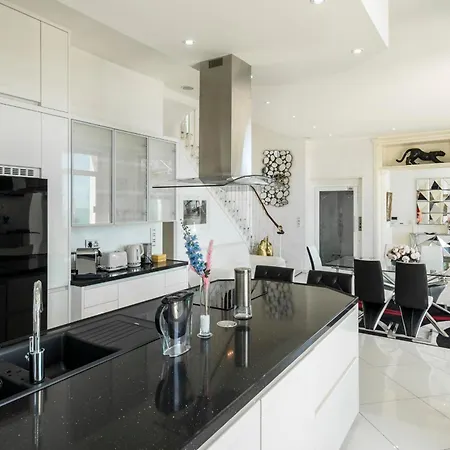 Villa Ref 2146 - - Sea View For Rent Cannes